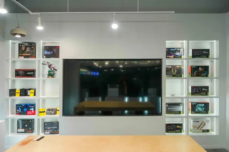 Computer Store Display — commercial project by Mokko Woodwork
